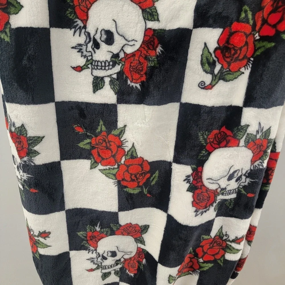 NWT ED HARDY Checkered Oversized 60 x 70 Plush Throw Blanket Skulls and Roses‎